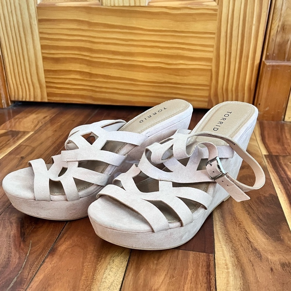 Torrid 11 Wide Blush Pink Platform Wedge Shoes Ankle Strap Office Wedding Casual - Picture 3 of 8